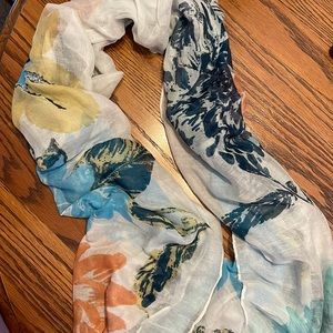 Oversized oblong scarf